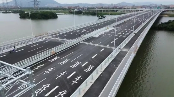 ylg060net永利娱高护航    筑武荣大桥清静之翼